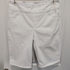 Women's White Pull-On Bermuda Shorts #0622